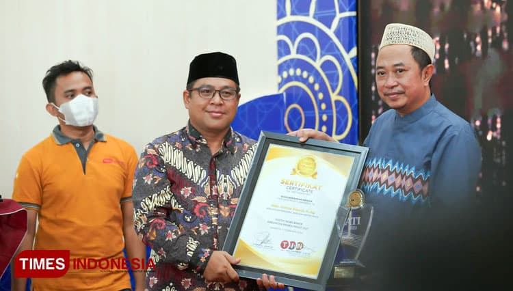 Pancarkan Daya Tahan untuk Berjuang saat Pandemi, KH. Abd Hamid Wahid Raih Positive News Maker 2021