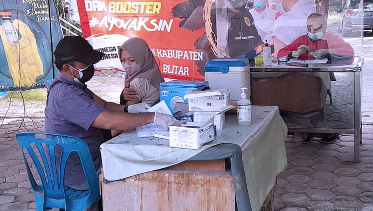 BINDA Jatim Bersama Dinkes Kabupaten Blitar Gencarkan Vaksinasi Booster di Dua Kecamatan 