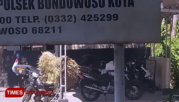 Pemeriksaan Vaksin di Polsek Bondowoso, Motor Pencari Rumput Ditahan