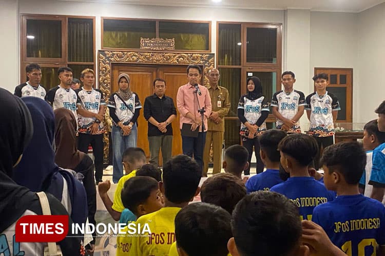 Lepas Atlet JFOS ke Bali Seven's, Bupati Jember Fawait: Menang itu Bonus