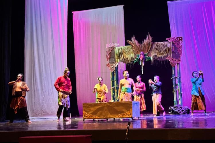 Parade Teater Jatim Hidupkan Kembali Semangat Arifin C Noer