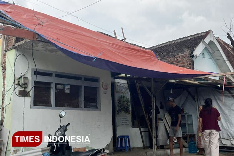 Pasca Angin Puting Beliung di Dau Malang, Warga Buka Pos Pengungsian