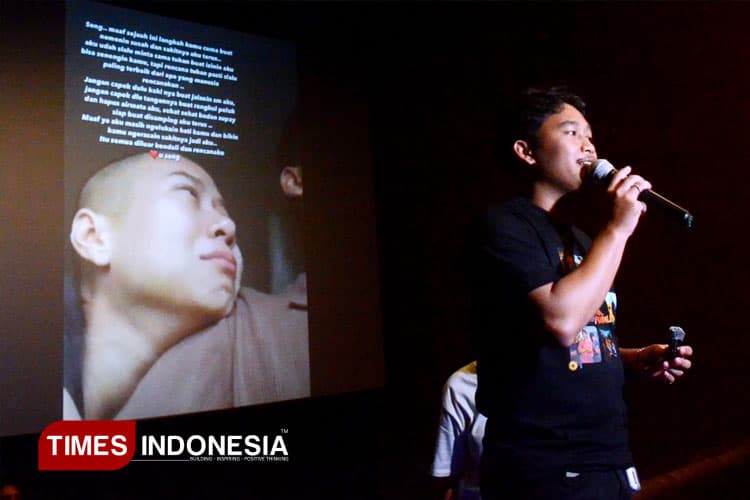 Momen Haru di Malang, Albi dan Pemain Film 'Sampai Titik Terakhirmu' Ziarahi Kenangan Mendiang Shella