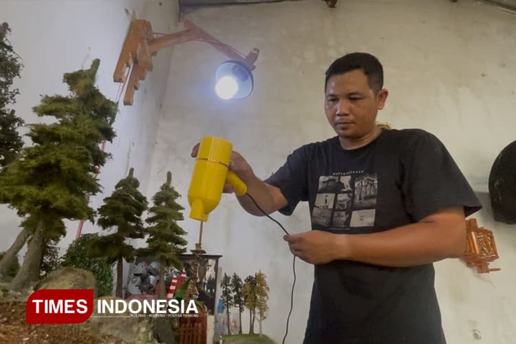 Kreatif! Pria di Jombang Hasilkan Karya Diorama 3D Bernilai Tinggi