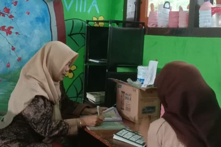 Siswa SMPN 3 Tegalombo Pacitan Sulap Kelas Jadi Pojok Baca Estetis