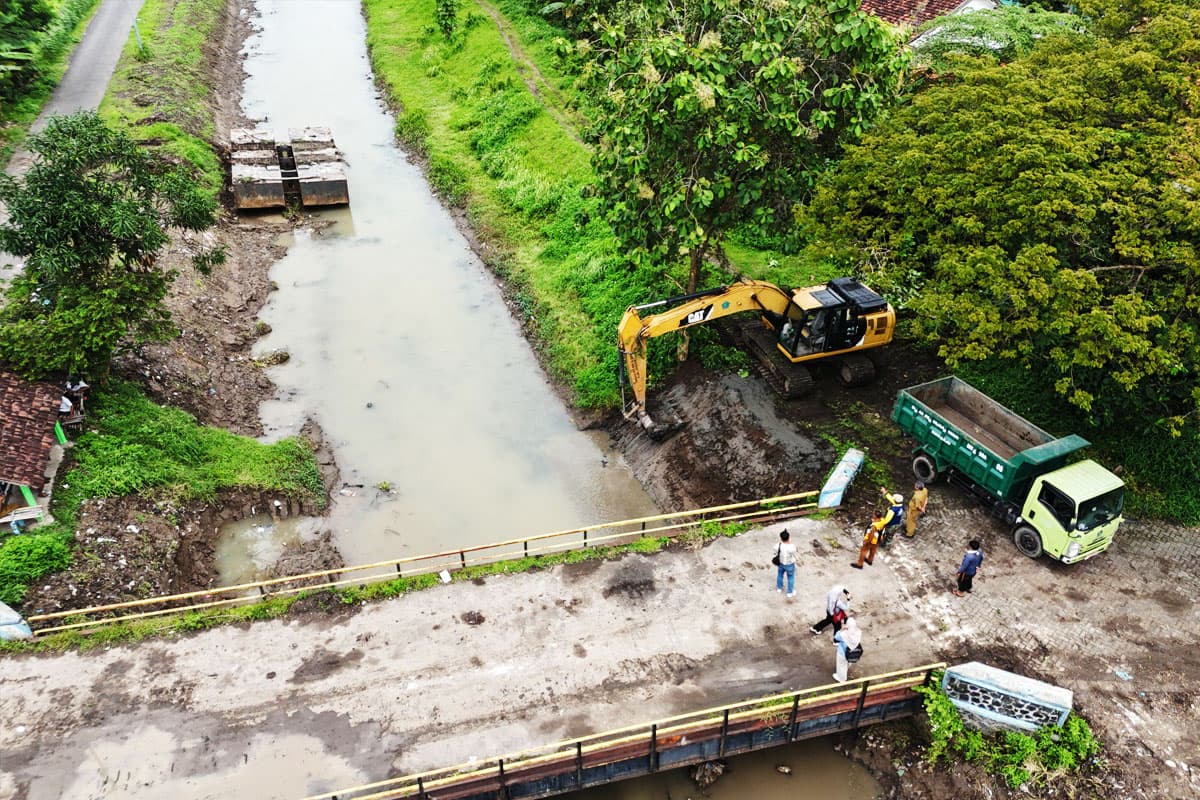 Antisipasi Banjir, PUBMSDA Sidoarjo Normalisasi Sungai Belakang PG Krembung