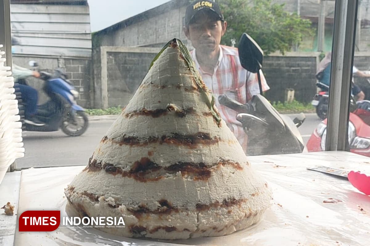 Kue Dongkal Khas Betawi Laris Manis di Cerme Gresik, Jadi Buruan Takjil Warga