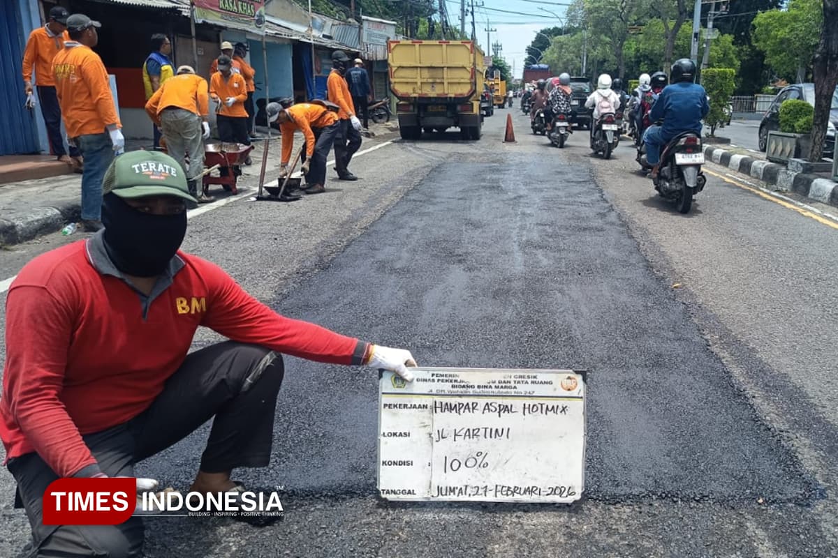 Meski Kewenangan Pusat, Pemkab Gresik Perbaiki Jalan Kartini dan Veteran