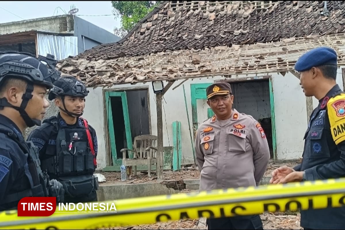 Gegana Polda Jatim Temukan 5 Kg Bahan Mesiu Pemicu Ledakan Mercon di Ponorogo