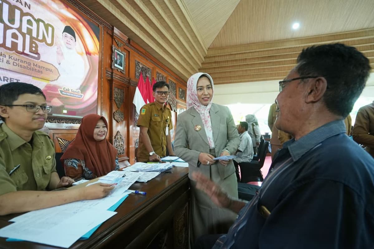 Pemkot Mojokerto Beri Santunan Tukang Becak Jelang Idul Fitri