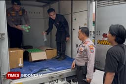 Polresta Banyuwangi Gagalkan Pengiriman 150 Botol Arak Bali ke Surabaya