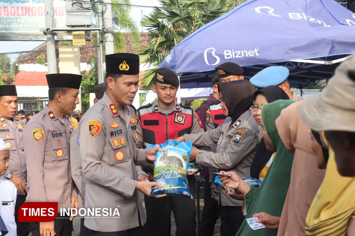 Kapolres Probolinggo Kota Ajak 'Ngabuburit' Sambil Tebar Bantuan ke 500 Warga
