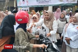 Hanya 10 Menit, Seribu Takjil di Bandar Grissee Ludes Diserbu Warga