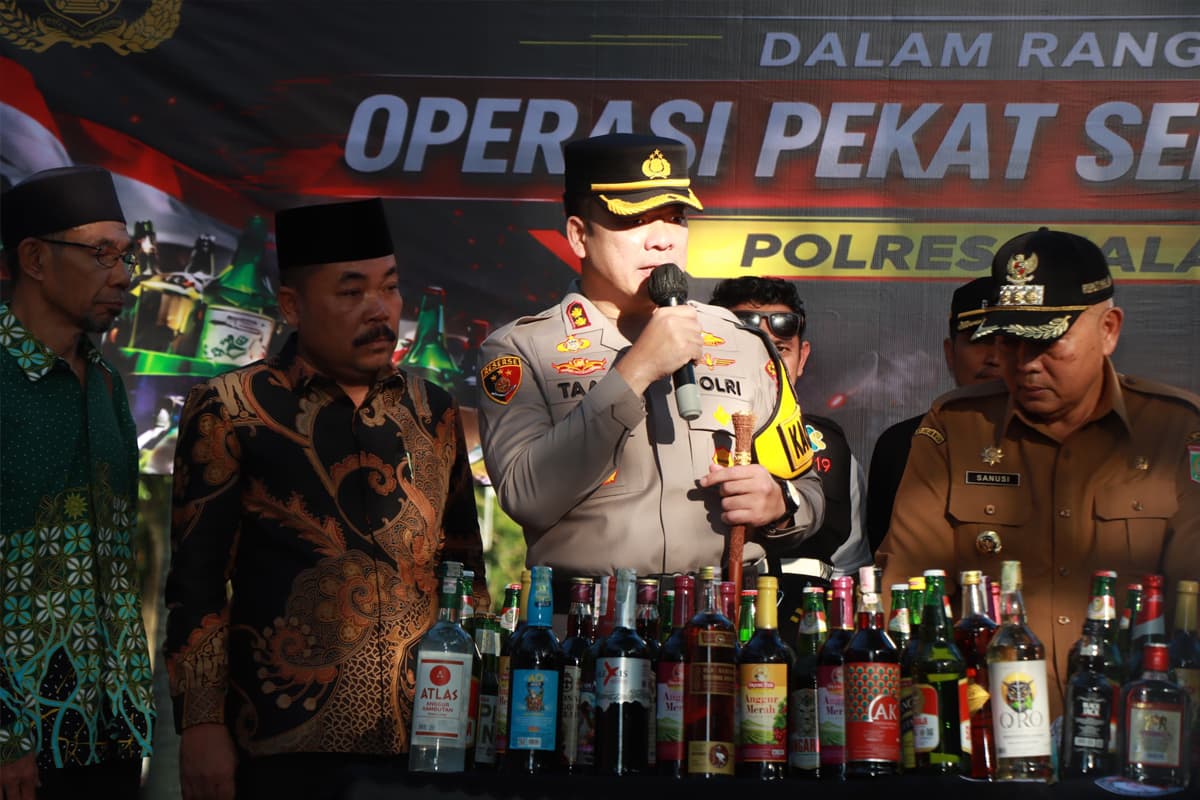 Operasi Pekat Semeru 2026 Polres Malang: Ribuan Botol Miras Dimusnahkan