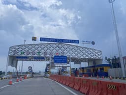 Empat Kali Sekadar 'Numpang Lewat', Exit Tol Kraksaan Tak Kunjung Diresmikan