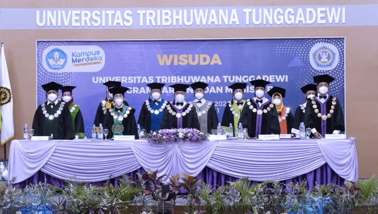 Unitri Malang Lepas Wisudawan Angkatan Pertama Fakultas Ilmu Pendidikan