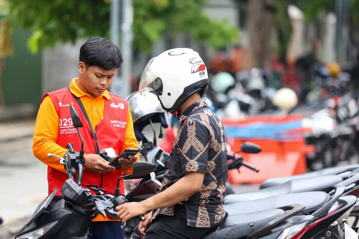 Sasar Jalan Stasiun Kota hingga Perak, Layanan Parkir Digital Surabaya Resmi Diperluas