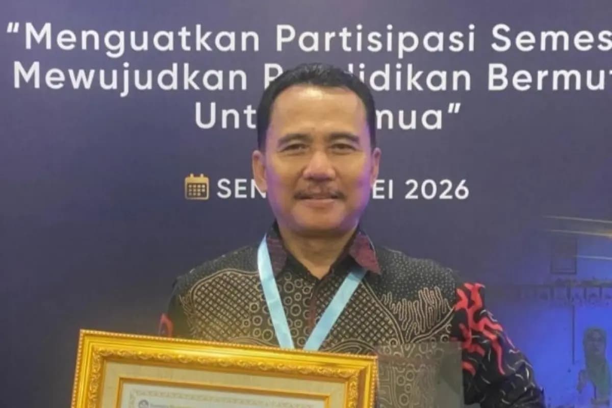 Dispendik Gresik Raih Penghargaan Nasional SPM Pendidikan Kategori Unggul